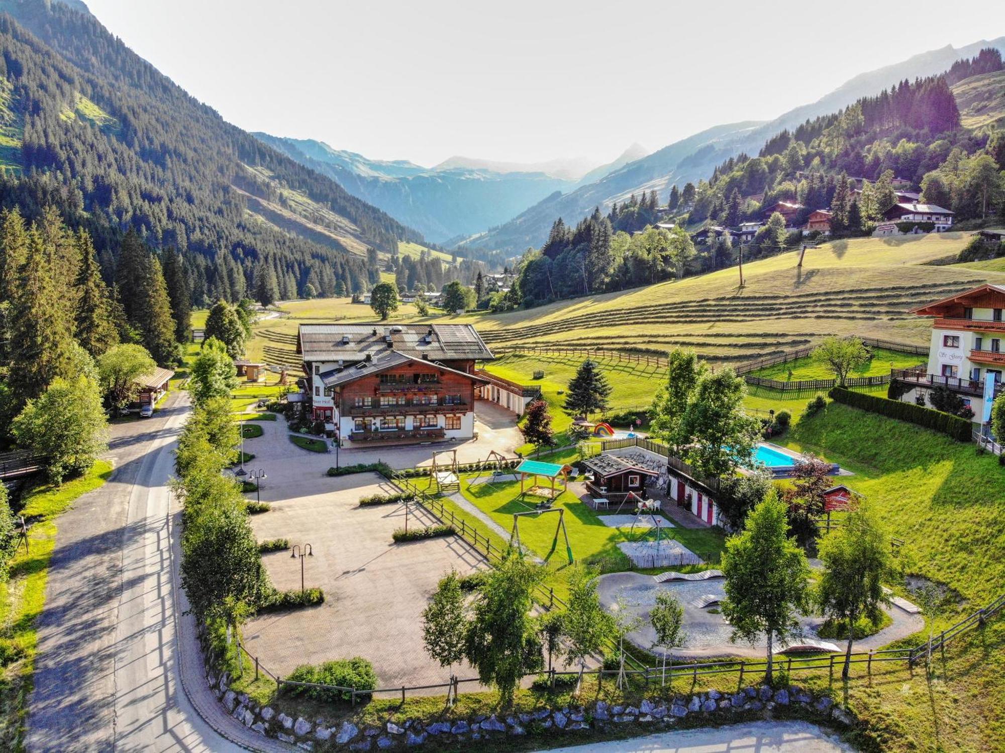 Familienhotel Lengauer Hof ซาลบาคฮินเทอร์เกลมม์ ภายนอก รูปภาพ